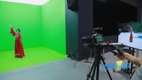 DƬ